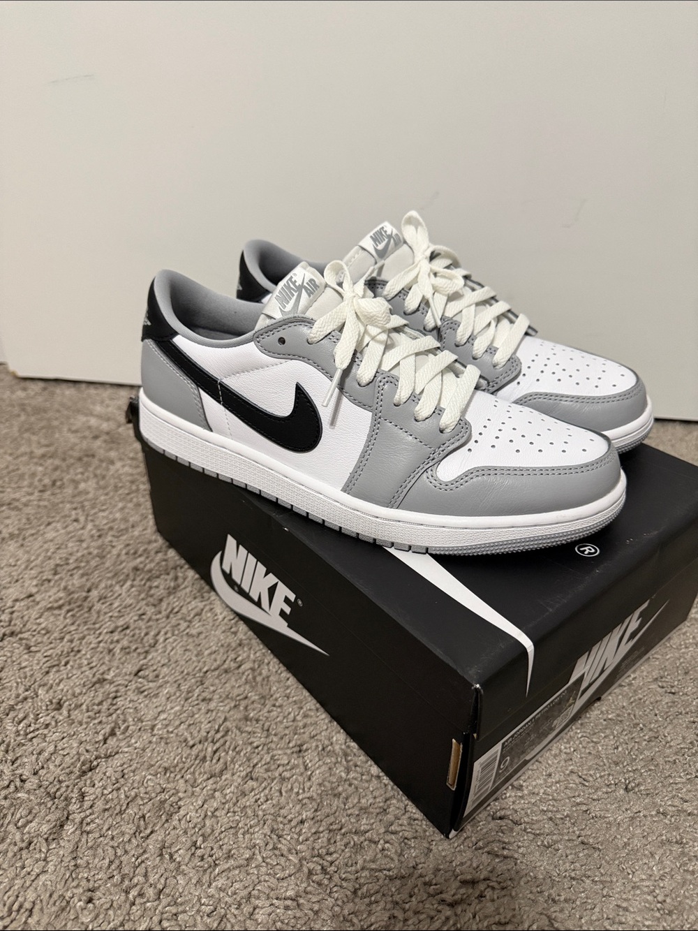 Nike Low-Top Sneakers in White, Gray & Black